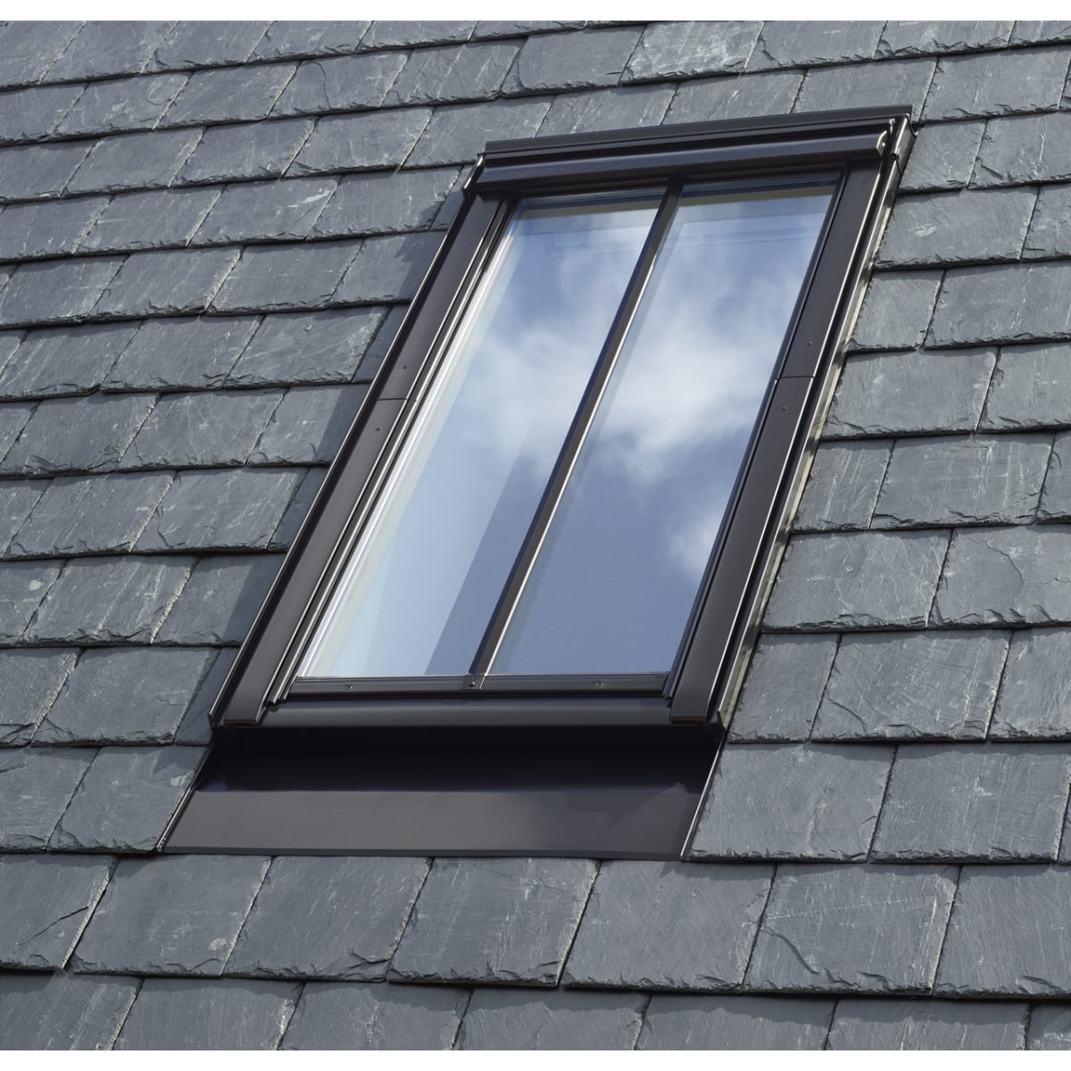 Señuelo Una efectiva Mal uso VELUX Centre Pivot Conservation Window + Flashing For Slate 55x98